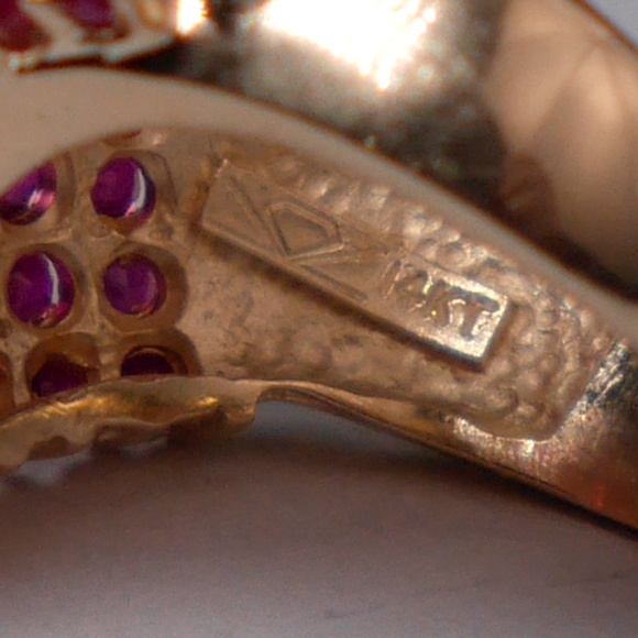 14k Ruby Ring Chevron V Cluster SOLID Yellow Gold - Picture 7 of 9